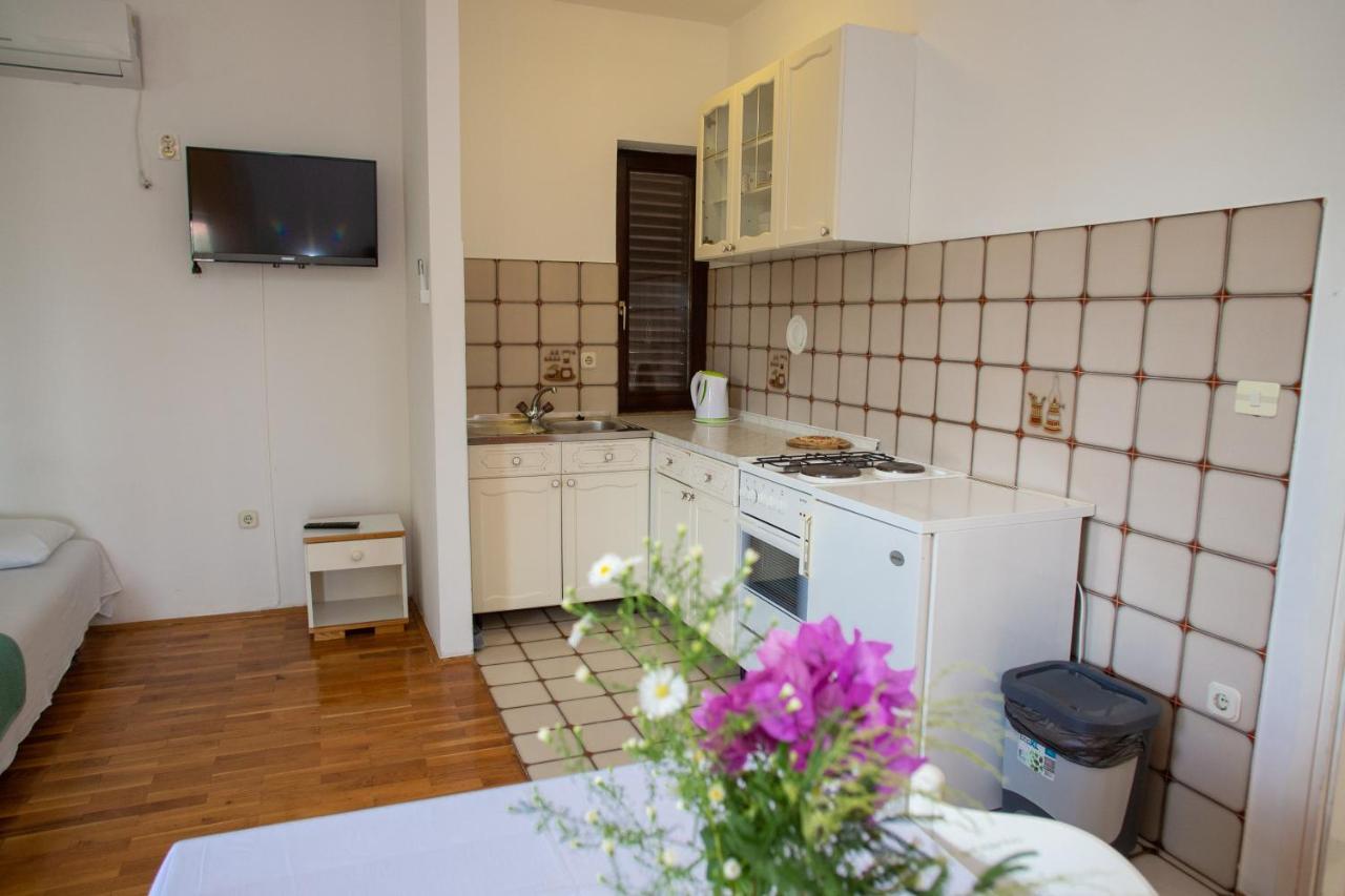 House Emilija Apartment Новаля Екстериор снимка