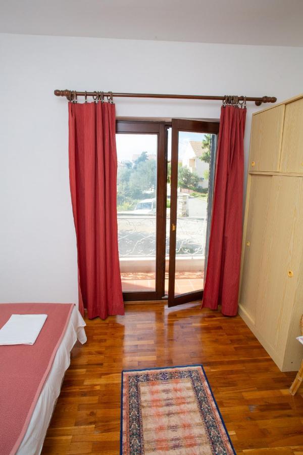 House Emilija Apartment Новаля Екстериор снимка