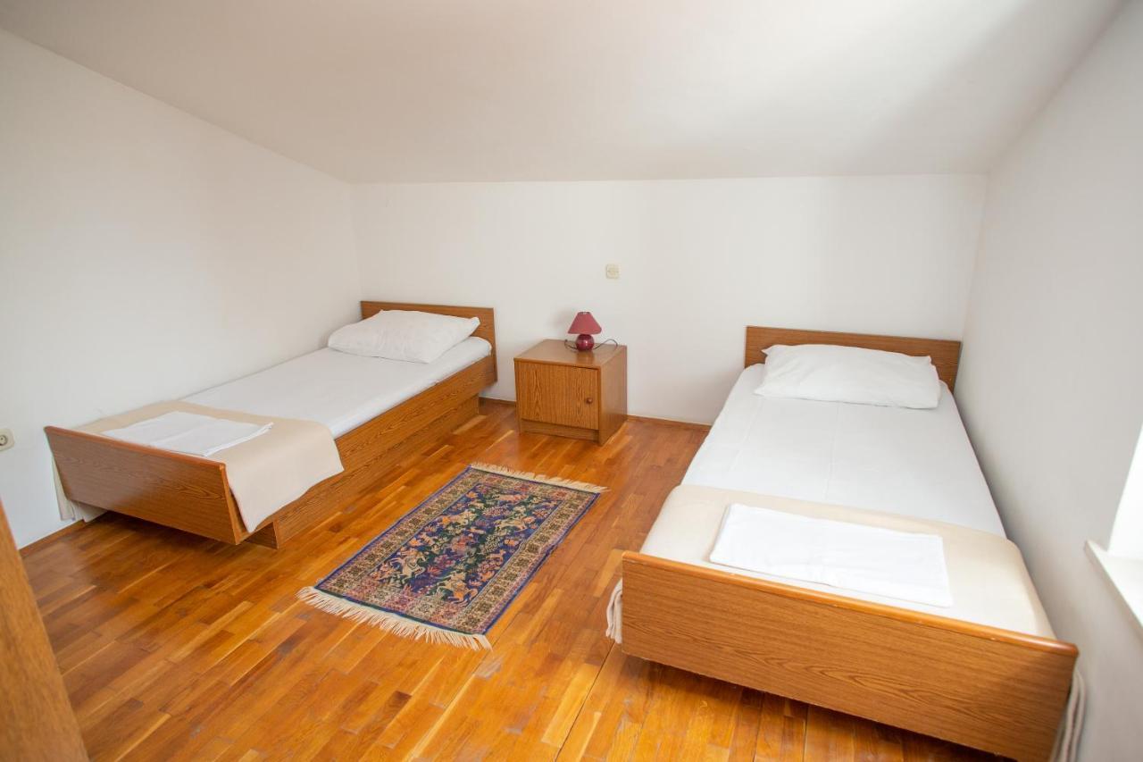 House Emilija Apartment Новаля Екстериор снимка