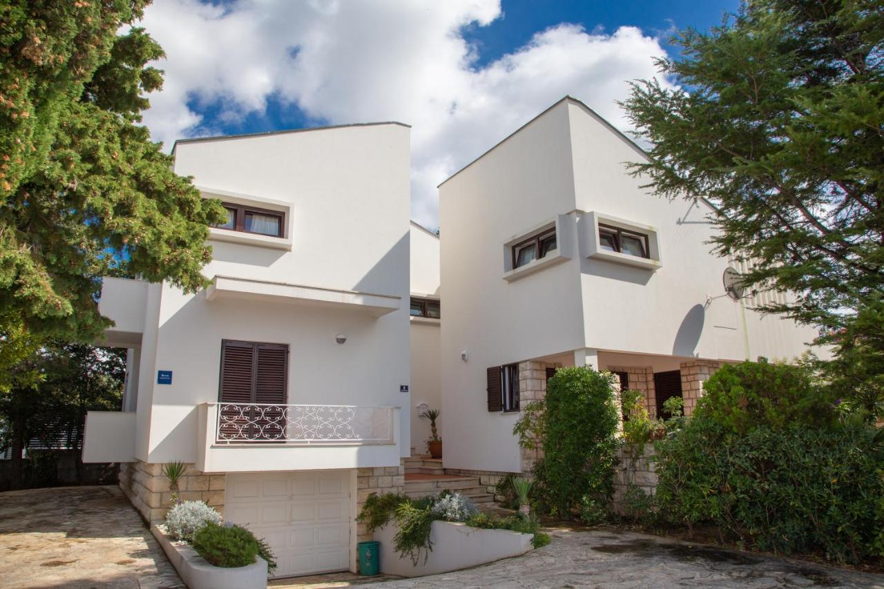House Emilija Apartment Новаля Екстериор снимка
